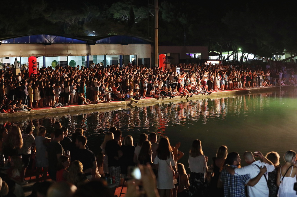 Čudesna Doris Dragović oduševila u Biogradu na Moru Čudesna Doris Dragović oduševila u Biogradu na Moru