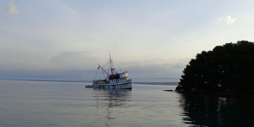 Mišnjak: Nasukana ribarica “Glamoč” Mišnjak: Nasukana ribarica “Glamoč”