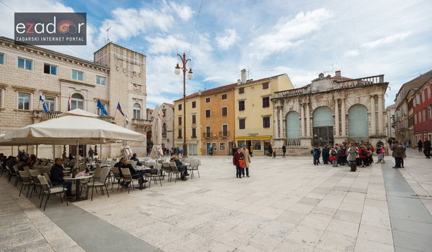Đir po gradu, ponedjeljak 19. ožujka 2018., Gradska loža, Narodni trg, oblaci