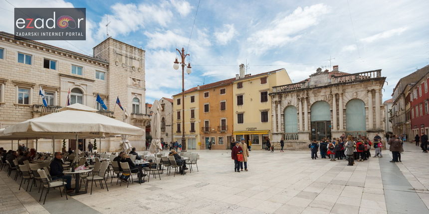 Đir po gradu, ponedjeljak 19. ožujka 2018., Gradska loža, Narodni trg, oblaci