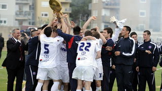 Sibenik , 050510.
Stadion Subicevac
Druga utakmica finala Kupa RH NK Sibenik NK Hajduk (Split).
Na slici igraci Hajduka drze pokal nakon pobjede.
Foto: Niksa Stipanicev / CROPIX