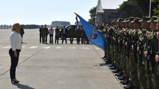Predsjednica Grabar-Kitarović na predstavljanju novih helikoptera Kiowa Warriors u 93. Zrakoplovnoj bazi u Zemuniku. Photo: Dino Stanin/PIXSELL Predsjednica Grabar-Kitarović na predstavljanju novih helikoptera Kiowa Warriors u 93. Zrakoplovnoj bazi u Zemuniku. Photo: Dino Stanin/PIXSELL