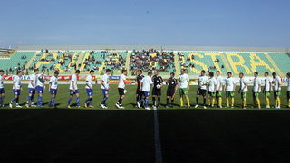 Pula,020411.
Prva HNL na stadionu Aldo Dorsina u Puli izmedju NK Istra 1961 i NK Zadar.
 Prva utakmica Igora Pamica otkako je ponovo trener Istre. Na fotografiji: Povodom godisnjice smrti Hrvoja Custica igraci su na teren izisli sa majicama na kojima je o