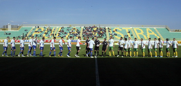 Pula,020411.
Prva HNL na stadionu Aldo Dorsina u Puli izmedju NK Istra 1961 i NK Zadar.
 Prva utakmica Igora Pamica otkako je ponovo trener Istre. Na fotografiji: Povodom godisnjice smrti Hrvoja Custica igraci su na teren izisli sa majicama na kojima je o