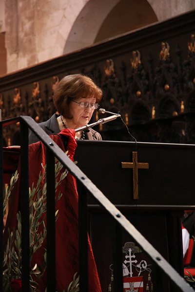 Cvjetnica 20. ožujka 2016: Nakon blagoslova maslinovih grančica, nadbisku Želimir Puljić predvodio je procesiju do katedrale sv. Stošije gdje je služio misno slavlje na kojem se pjevala Muka našeg Gospodina Cvjetnica 20. ožujka 2016: Nakon blagoslova maslinovih grančica, nadbisku Želimir Puljić predvodio je procesiju do katedrale sv. Stošije gdje je služio misno slavlje na kojem se pjevala Muka našeg Gospodina