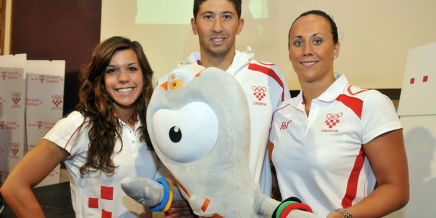 Zagreb, 230712.
U Kristalnoj dvorani hotela Westin i uz direktan TV prijenos ispracena je najveca skupina hrvatskih sportasa na OI u London.
Na slici: plivaci Kim Daniela Pavlin, Mario Todorovic i Sanja Jovanovic.
Foto: Bruno Konjevic / CROPIX Zagreb, 230712.
U Kristalnoj dvorani hotela Westin i uz direktan TV prijenos ispracena je najveca skupina hrvatskih sportasa na OI u London.
Na slici: plivaci Kim Daniela Pavlin, Mario Todorovic i Sanja Jovanovic.
Foto: Bruno Konjevic / CROPIX