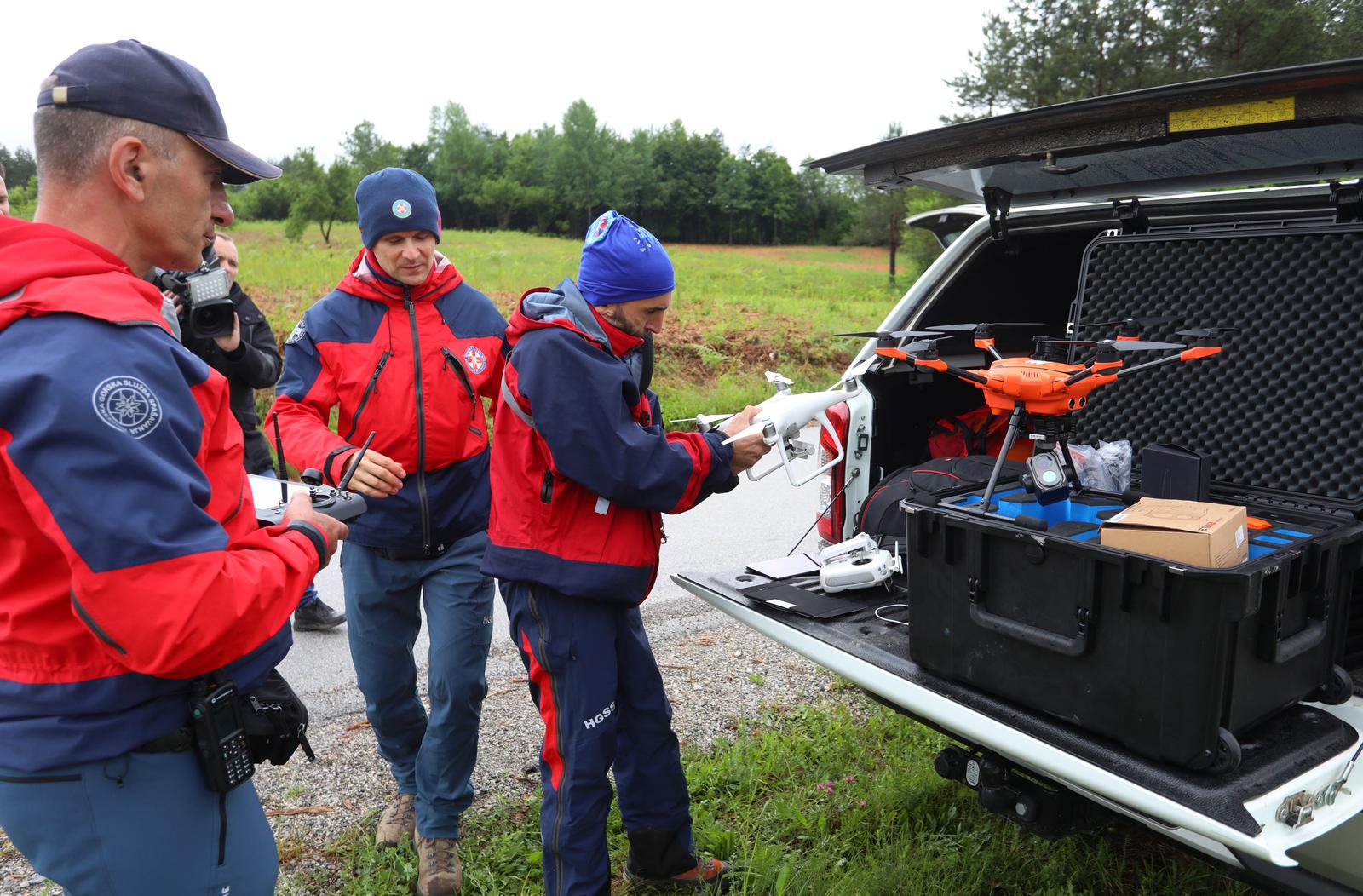 Rakovica: HGSS dronom pronašao nestalu cessnu