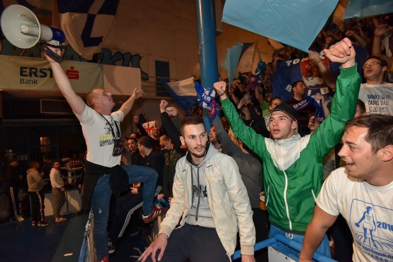 Humanitarno gledanje utakmic Zadar-Cibona (85-84) u Jazinama