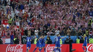 Velika fešta hrvatskih nogometaša i navijača u Bordeauxu nakon pobjede nad Španjolskom 2-1. Photo: PIXSELL Velika fešta hrvatskih nogometaša i navijača u Bordeauxu nakon pobjede nad Španjolskom 2-1. Photo: PIXSELL