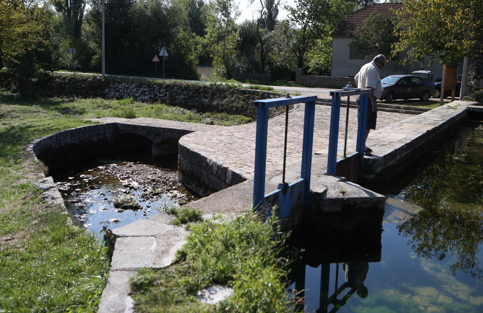 Nakon potresa presušio izvor Vrljike u Proložcu Nakon potresa presušio izvor Vrljike u Proložcu