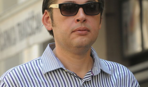 Zagreb, 070610. Suncano vrijeme izvuklo je poznate na spicu. Na slici: Bivsi predsjednik uprave HPB Josip Protega  u Bogovicevoj Foto: Miso Lisanin / CROPIX