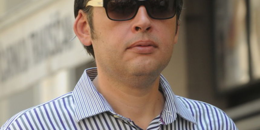 Zagreb, 070610. Suncano vrijeme izvuklo je poznate na spicu. Na slici: Bivsi predsjednik uprave HPB Josip Protega u Bogovicevoj Foto: Miso Lisanin / CROPIX Zagreb, 070610. Suncano vrijeme izvuklo je poznate na spicu. Na slici: Bivsi predsjednik uprave HPB Josip Protega u Bogovicevoj Foto: Miso Lisanin / CROPIX