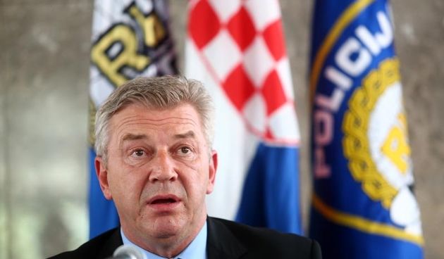 – Ministar unutarnjih poslova Ranko Ostojic predstavio je novu e-osobnu iskaznicu. Photo: Slavko Midzor/PIXSELL