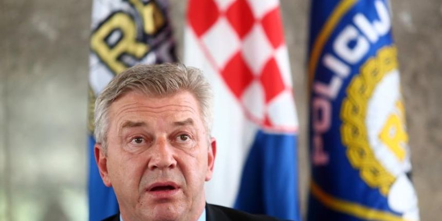 – Ministar unutarnjih poslova Ranko Ostojic predstavio je novu e-osobnu iskaznicu. Photo: Slavko Midzor/PIXSELL – Ministar unutarnjih poslova Ranko Ostojic predstavio je novu e-osobnu iskaznicu. Photo: Slavko Midzor/PIXSELL