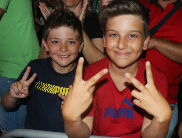 Virsko ljeto 2016: Tomislav Bralić i klapa Intrade oduševili 12 tisuća obožavatelja na virskoj rivi Virsko ljeto 2016: Tomislav Bralić i klapa Intrade oduševili 12 tisuća obožavatelja na virskoj rivi