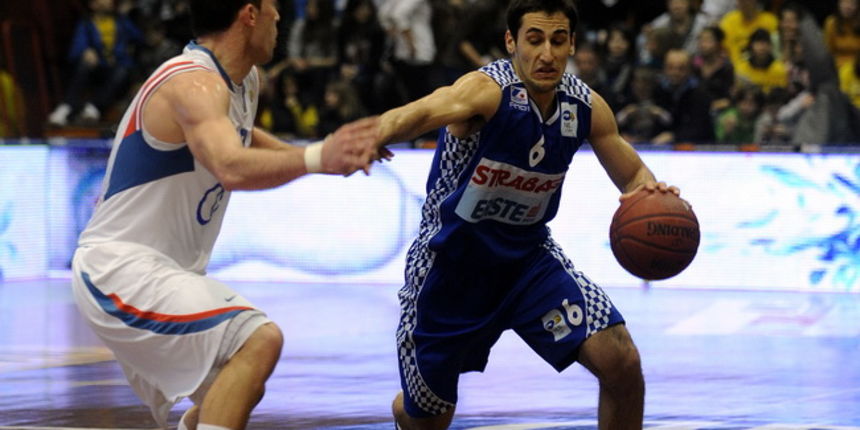 Zagreb, 180210. Dvorana Trnsko, kosarka, polufinale kosarkaskog Kupa Kresimir Cosic, susret ekipa KK Zadar i KK Cibona. Na slici: Samo Udrih 22, Rok Stipcevic 6. Foto: Damir Krajac / CROPIX