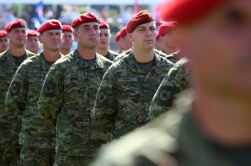 Svečano postrojavanje na stadionu u Kranjčevićevoj u povodu Dana Oružanih snaga Republike Hrvatske. Foto. PIXSELL Svečano postrojavanje na stadionu u Kranjčevićevoj u povodu Dana Oružanih snaga Republike Hrvatske. Foto. PIXSELL