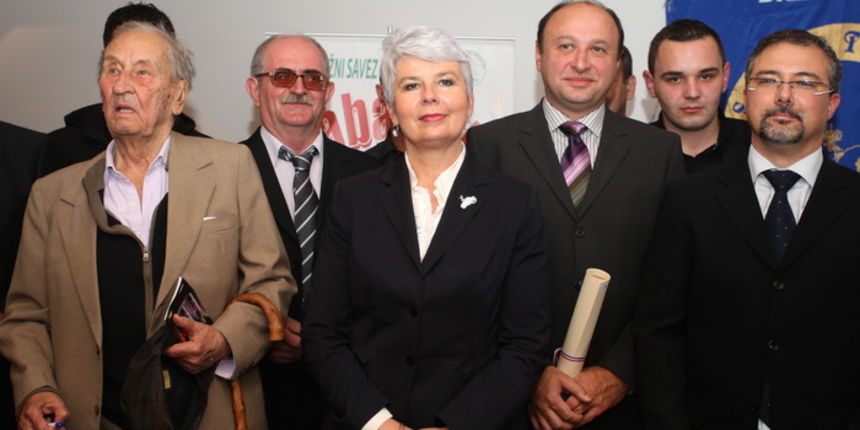 Zadar, 031111.
Hotel Kolovare.
Predsjednica Vlade RH Jadranka Kosor u drustvu svojih ministara Bozidara Kalmete, Petra Cobankovica, Jasena Mesica i Branka Bacica otvorila je 21. medjunarodnu manifestaciju vinogradara i vinara Sabatina 2011.
Na slici: Ja Zadar, 031111.
Hotel Kolovare.
Predsjednica Vlade RH Jadranka Kosor u drustvu svojih ministara Bozidara Kalmete, Petra Cobankovica, Jasena Mesica i Branka Bacica otvorila je 21. medjunarodnu manifestaciju vinogradara i vinara Sabatina 2011.
Na slici: Ja