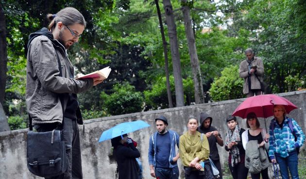 Noć knjige – Čitanje poezije u parku, foto: Iva Perinčić