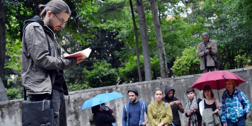 Noć knjige – Čitanje poezije u parku, foto: Iva Perinčić