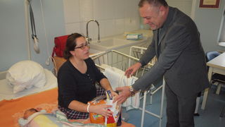 Caritas darivao majke u rodilištu povodom Dana života