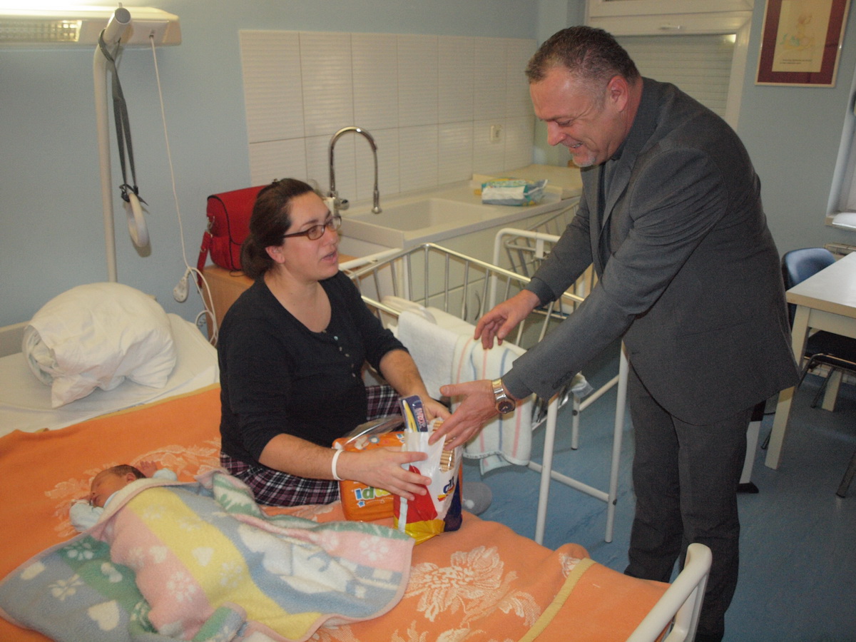 Caritas darivao majke u rodilištu povodom Dana života