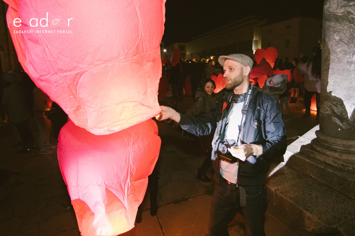 Humanitarni svjetlosni spektakl “Zaželi ljubav 2018.” @ Forum