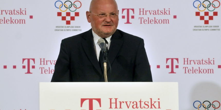 Zagreb, 230712.U Kristalnoj dvorani hotela Westin i uz direktan TV prijenos ispracena je najveca skupina hrvatskih sportasa na OI u London.Na slici: Zlatko Matesa, predsjednik Hrvatskog olimpijskog odbora pozdravlja sportase.Foto: Bruno Konjevic / CROP Zagreb, 230712.U Kristalnoj dvorani hotela Westin i uz direktan TV prijenos ispracena je najveca skupina hrvatskih sportasa na OI u London.Na slici: Zlatko Matesa, predsjednik Hrvatskog olimpijskog odbora pozdravlja sportase.Foto: Bruno Konjevic / CROP