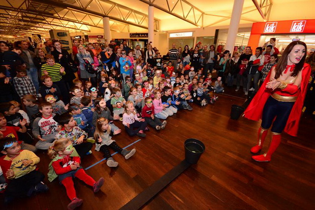 Superheroji u trgovinskom centru Supernova 25. listopada 2014. Foto: Iva Perinčić Superheroji u trgovinskom centru Supernova 25. listopada 2014. Foto: Iva Perinčić
