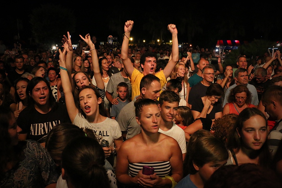 Dan Općine Vir proslavljen uz spektakularni koncert Prljavog Kazališta i vatromet Dan Općine Vir proslavljen uz spektakularni koncert Prljavog Kazališta i vatromet