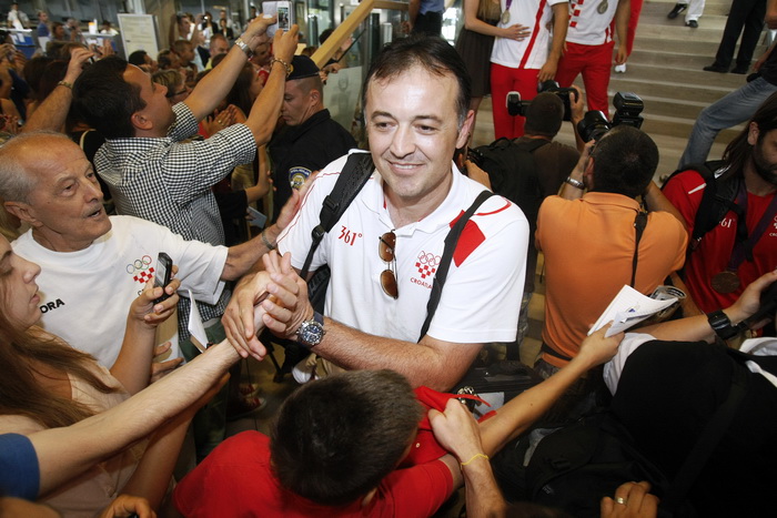 Zagreb, 130812.
Pleso.
Povratak Hrvatske olimpijske delegacije u Zagreb sa Olimpijskih igara u Londonu.
Na fotografiji: Slavko Goluza.
Foto: Goran Mehkek / CROPIX Zagreb, 130812.
Pleso.
Povratak Hrvatske olimpijske delegacije u Zagreb sa Olimpijskih igara u Londonu.
Na fotografiji: Slavko Goluza.
Foto: Goran Mehkek / CROPIX