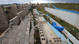 Rastane, Zadar, 301112.
Jako jugo koje je zadnja dva dana puhalo na zadarskom podrucju, srusilo je veliki dio tribine nogometnog stadiona u Rastanima.
Foto: Luka Gerlanc / CROPIX Rastane, Zadar, 301112.
Jako jugo koje je zadnja dva dana puhalo na zadarskom podrucju, srusilo je veliki dio tribine nogometnog stadiona u Rastanima.
Foto: Luka Gerlanc / CROPIX