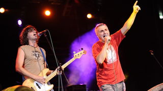 Split, 021009.
Spaladium Arena.
Koncert “Adio lito” na kojem nastupaju Hladno pivo, Fon Biskich, Damir Urban, Marijan Ban i Psihomodo Pop.
Na fotografiji: Fon Biskich.
Foto: Josko Ponos / CROPIX Split, 021009.
Spaladium Arena.
Koncert “Adio lito” na kojem nastupaju Hladno pivo, Fon Biskich, Damir Urban, Marijan Ban i Psihomodo Pop.
Na fotografiji: Fon Biskich.
Foto: Josko Ponos / CROPIX