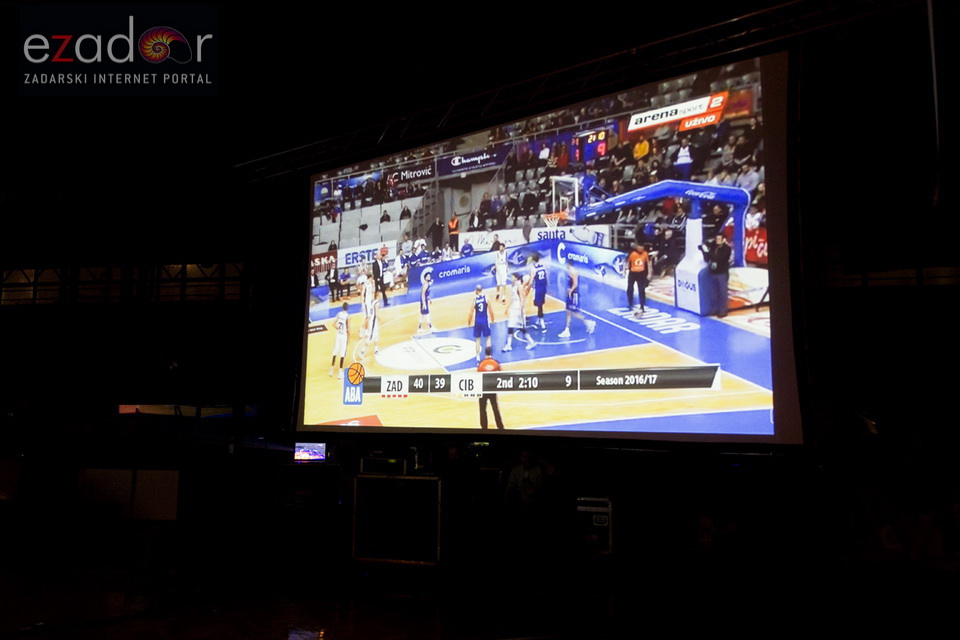 Humanitarno gledanje utakmice Zadar-Cibona u Jazinama Humanitarno gledanje utakmice Zadar-Cibona u Jazinama