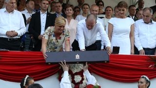 Slavodobitnik 302. Alke je Alen Poljak, od predsjednice dobio zlatni prsten s hrvatskim grbom