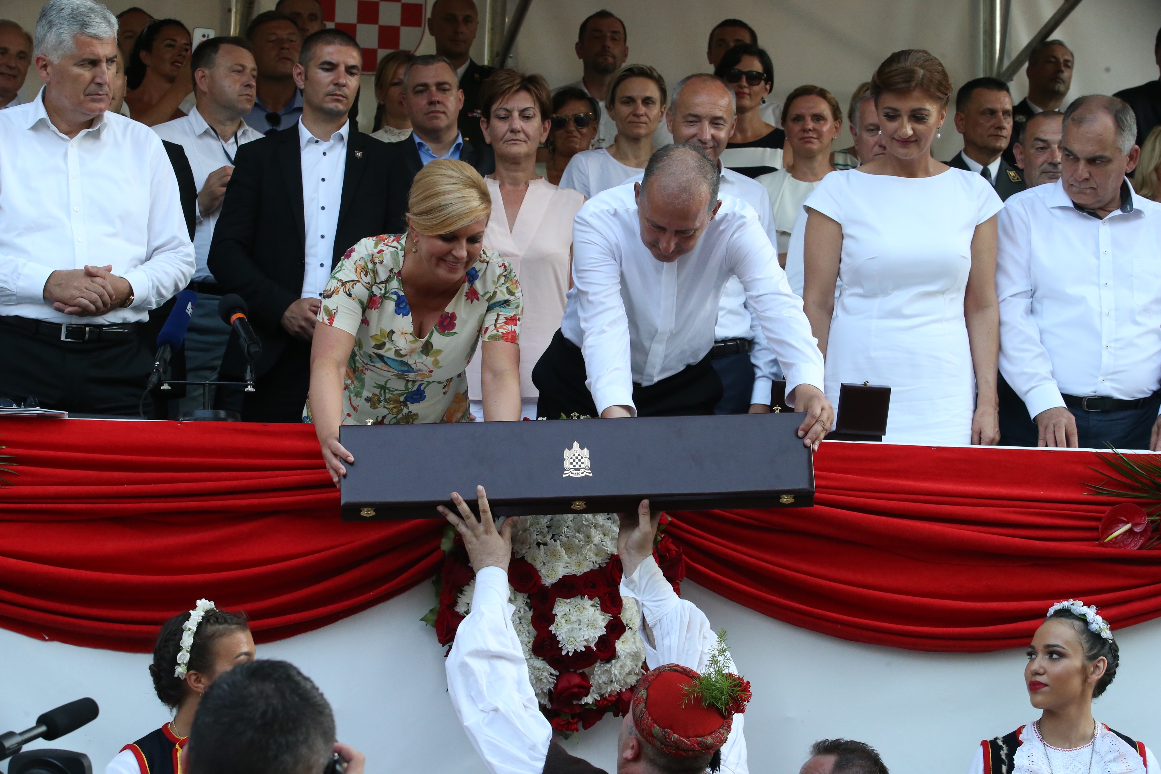 Slavodobitnik 302. Alke je Alen Poljak, od predsjednice dobio zlatni prsten s hrvatskim grbom