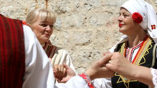 Zadar, 120512.
Danas je u Domu hrvatske mladezi u Zadru odrzan dan Nacionalnih manjina Zadarske zupanije, albanke, bosnjacke, madjarske, makedonske, slovenske, srpske i talijanske. Nacionalne manjine su svoju kulturu predstavile kroz pjesmu,ples i tradici Zadar, 120512.
Danas je u Domu hrvatske mladezi u Zadru odrzan dan Nacionalnih manjina Zadarske zupanije, albanke, bosnjacke, madjarske, makedonske, slovenske, srpske i talijanske. Nacionalne manjine su svoju kulturu predstavile kroz pjesmu,ples i tradici