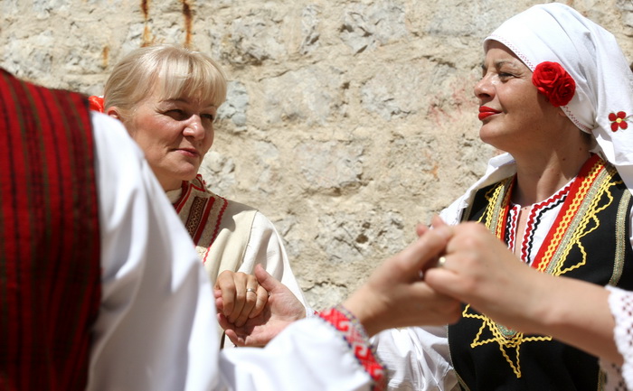 Zadar, 120512.
Danas je u Domu hrvatske mladezi u Zadru odrzan dan Nacionalnih manjina Zadarske zupanije, albanke, bosnjacke, madjarske, makedonske, slovenske, srpske i talijanske. Nacionalne manjine su svoju kulturu predstavile kroz pjesmu,ples i tradici Zadar, 120512.
Danas je u Domu hrvatske mladezi u Zadru odrzan dan Nacionalnih manjina Zadarske zupanije, albanke, bosnjacke, madjarske, makedonske, slovenske, srpske i talijanske. Nacionalne manjine su svoju kulturu predstavile kroz pjesmu,ples i tradici
