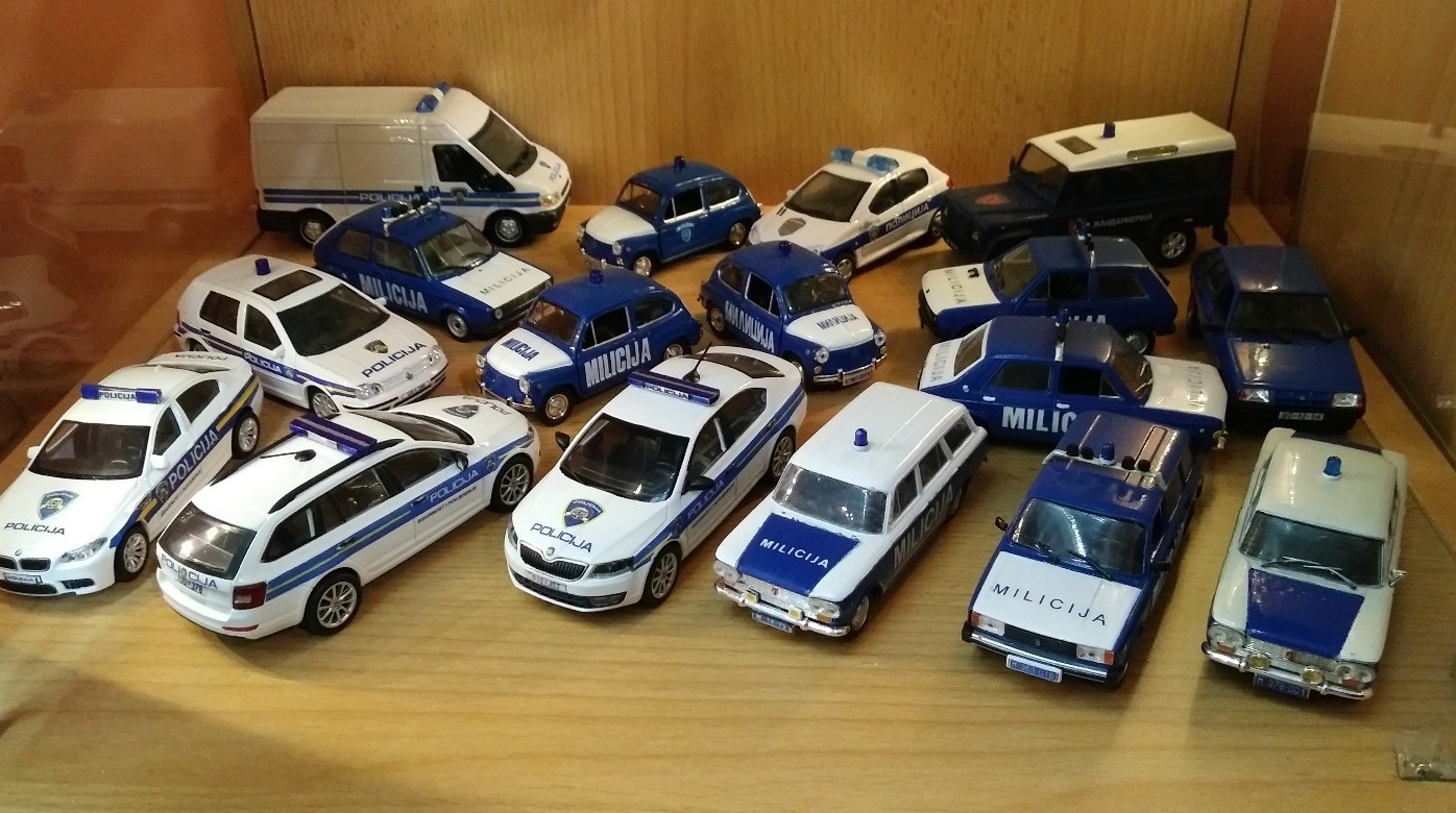 Dušan Erkalović iz Vira jedan je od najvećih kolekcionara autića u Hrvatskoj Dušan Erkalović iz Vira jedan je od najvećih kolekcionara autića u Hrvatskoj