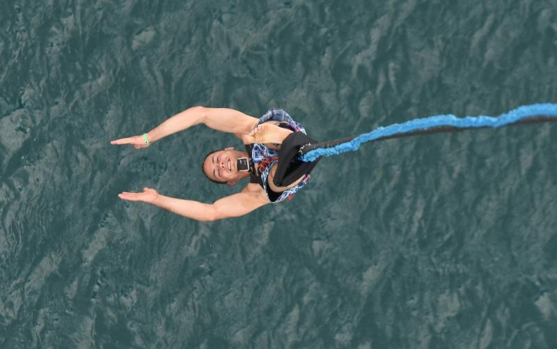 Mario Možnik otvorio bungee jumping sezonu na Masleničkom mostu, Photo: Hrvoje Jelavic/PIXSELL