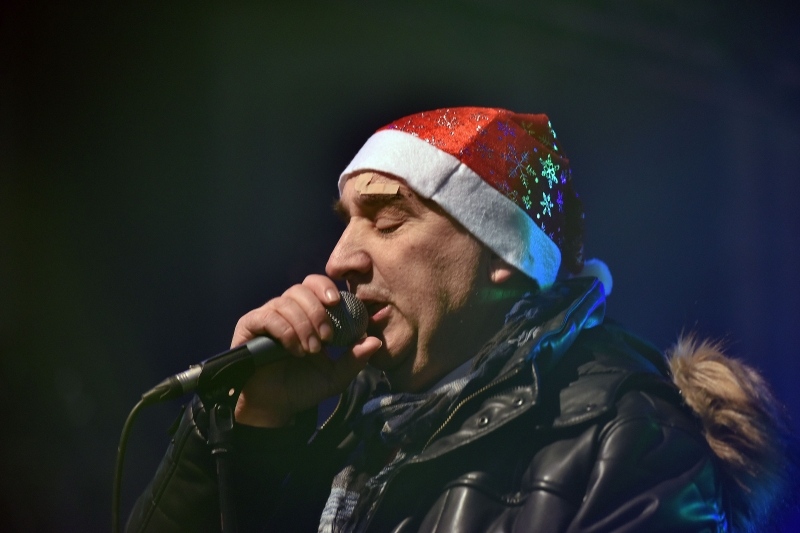 Mladen Grdović pjesmom uveo Poreč u Novu 2017.