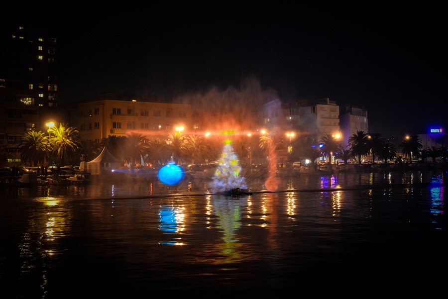 Zadrani oduševljeni hologramskim božićnim drvcem