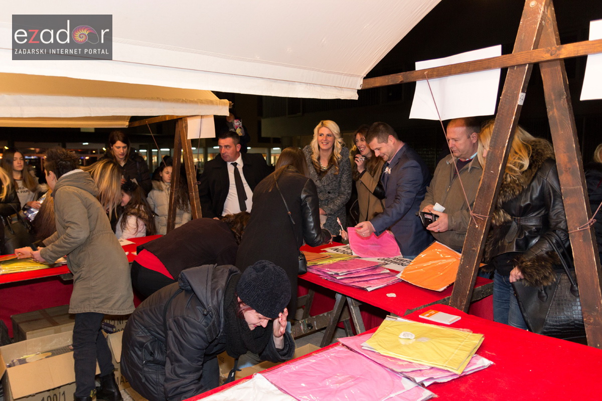 Humanitarni svjetlosni spektakl “Zaželi ljubav” na zadarskom Forumu, 18. veljače 2017. Humanitarni svjetlosni spektakl “Zaželi ljubav” na zadarskom Forumu, 18. veljače 2017.