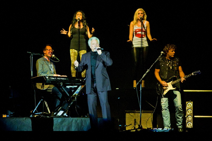 Zagreb, 211111.
Legendarni pjevac Tom Jones, odrzao je veceras koncert u Areni Zagreb u sklopu  Praise & Blame  europske turneje.
Foto: Neja Markicevic / CROPIX
