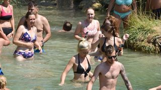 Rješenje za osvježenje: Kupanje u ledenoj rijeci Krki u NP Krka. Photo: Hrvoje Jelavić/PIXSELL