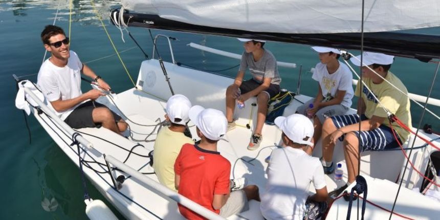 Dan jedrenja: Najmlađi Zadrani uživali u jedrenju sa Šimom i Igorom Dan jedrenja: Najmlađi Zadrani uživali u jedrenju sa Šimom i Igorom