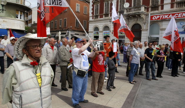Pula, 010512.
Proslava Praznika rada na trgu 1.svibnja u organizaciji Sindikata Istre i Kvarnera. Govorili su Bruno Bulic, predsjedni i Denis Bursic sindikalni povjerenik sindikata drzavnih sluzbenika. 
Foto: Goran Sebelic / CROPIX