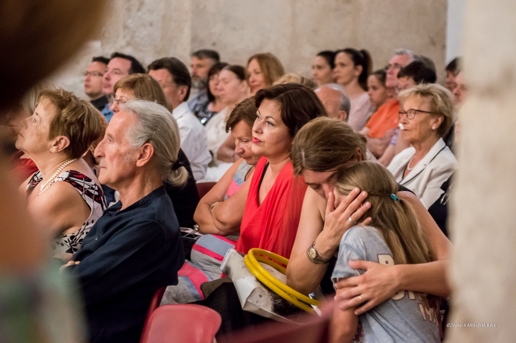 Roman i Milena Simović oduševili koncertom u crkvi Sv. Donata Roman i Milena Simović oduševili koncertom u crkvi Sv. Donata