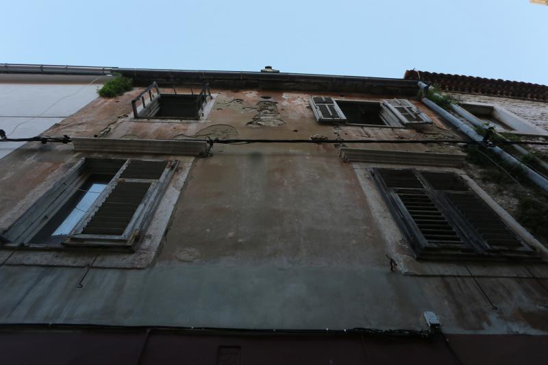 06.11.2013., Zadar – Dotrajale fasade na zgradama u centru grada. Photo: Filip Brala/PIXSELL 06.11.2013., Zadar – Dotrajale fasade na zgradama u centru grada. Photo: Filip Brala/PIXSELL