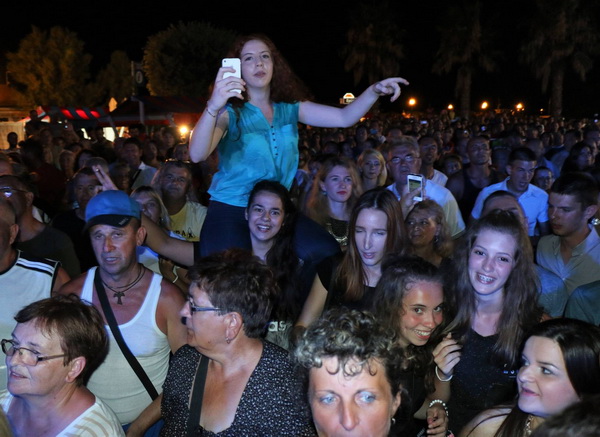 Virsko ljeto 2016: Dražen Zečić Zeko i Banana Band raspjevali i rasplesali Vir